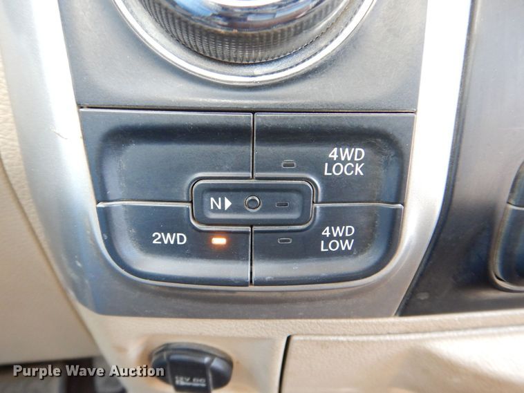 image for item DR4512 2017 Dodge Ram 1500 SLT  Crew Cab pickup truck