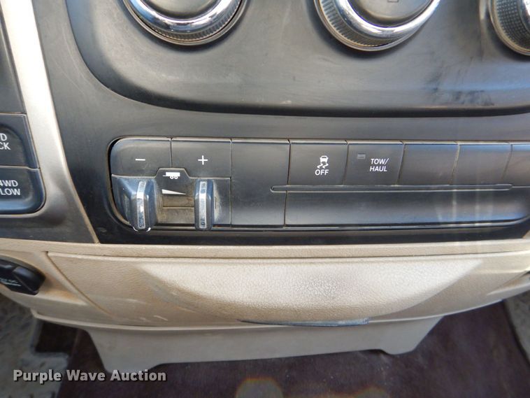 image for item DR4512 2017 Dodge Ram 1500 SLT  Crew Cab pickup truck