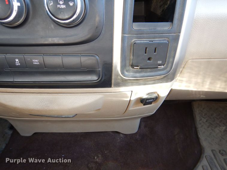 image for item DR4512 2017 Dodge Ram 1500 SLT  Crew Cab pickup truck