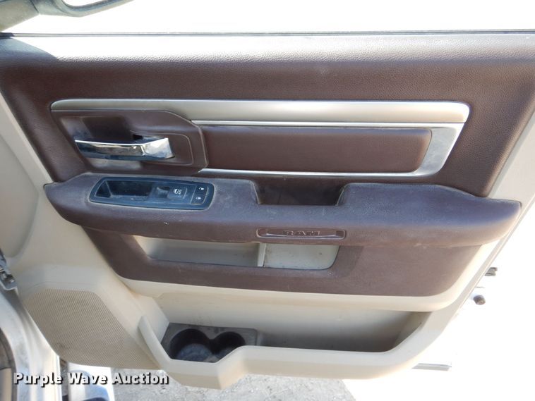 image for item DR4512 2017 Dodge Ram 1500 SLT  Crew Cab pickup truck