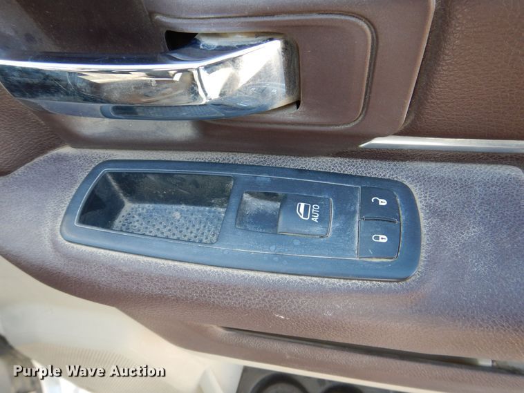 image for item DR4512 2017 Dodge Ram 1500 SLT  Crew Cab pickup truck