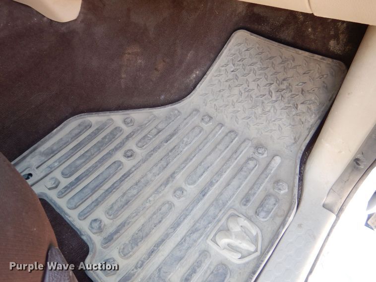 image for item DR4512 2017 Dodge Ram 1500 SLT  Crew Cab pickup truck