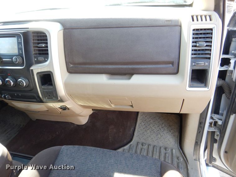 image for item DR4512 2017 Dodge Ram 1500 SLT  Crew Cab pickup truck