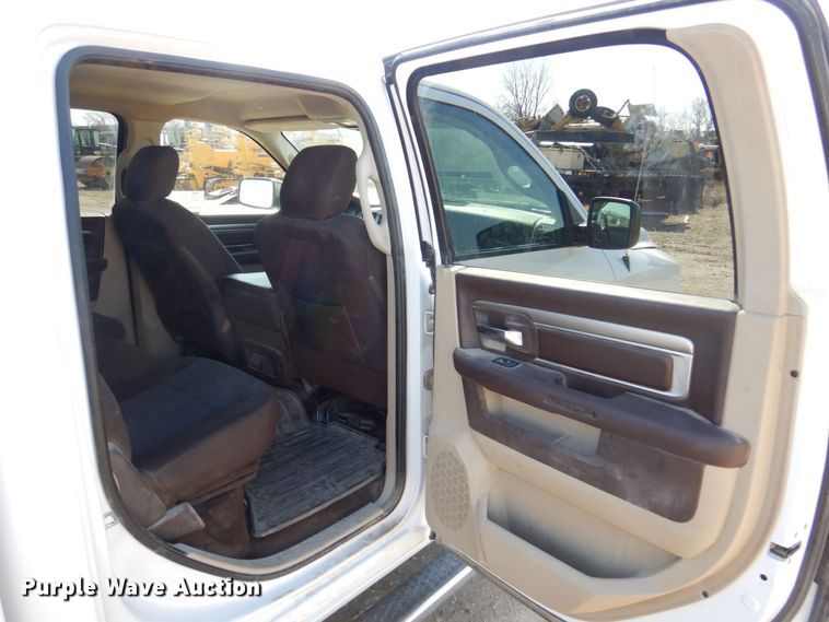 image for item DR4512 2017 Dodge Ram 1500 SLT  Crew Cab pickup truck