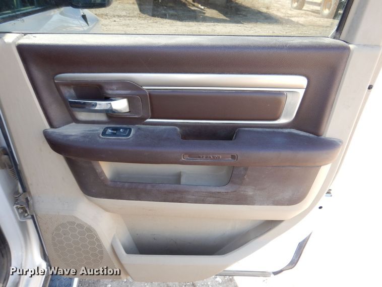 image for item DR4512 2017 Dodge Ram 1500 SLT  Crew Cab pickup truck