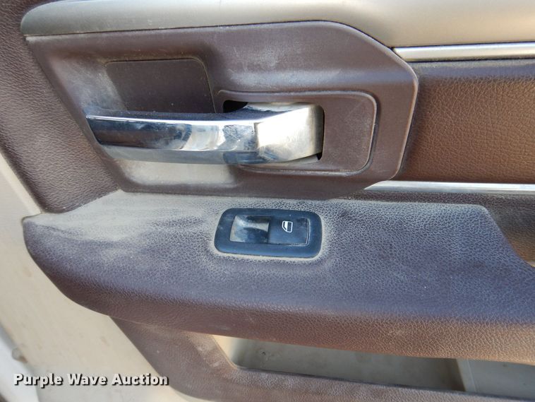 image for item DR4512 2017 Dodge Ram 1500 SLT  Crew Cab pickup truck