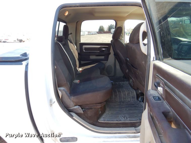 image for item DR4512 2017 Dodge Ram 1500 SLT  Crew Cab pickup truck