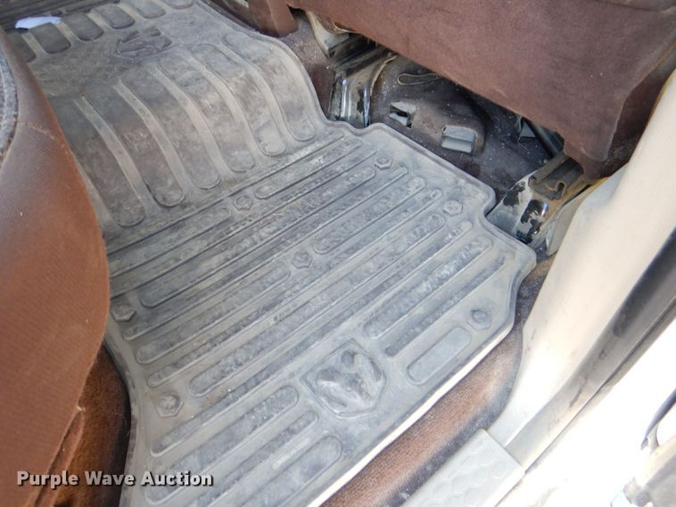 image for item DR4512 2017 Dodge Ram 1500 SLT  Crew Cab pickup truck