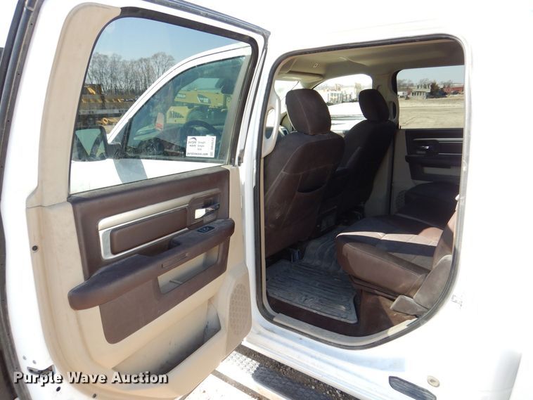 image for item DR4512 2017 Dodge Ram 1500 SLT  Crew Cab pickup truck