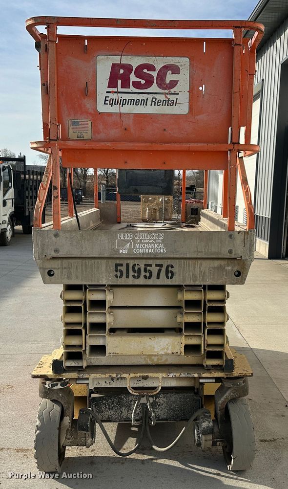 image for item DR5014 2004 JLG 3246ES  scissor lift