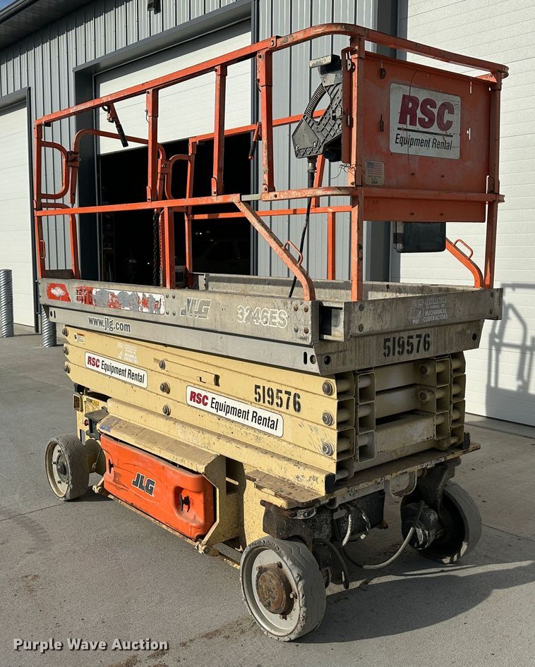 image for item DR5014 2004 JLG 3246ES  scissor lift