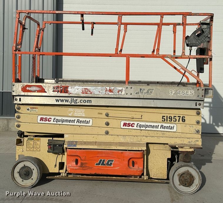 image for item DR5014 2004 JLG 3246ES  scissor lift