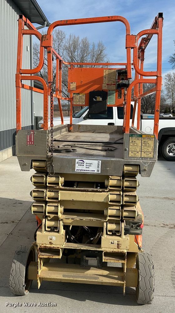 image for item DR5014 2004 JLG 3246ES  scissor lift