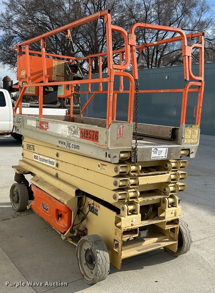 image for item DR5014 2004 JLG 3246ES  scissor lift