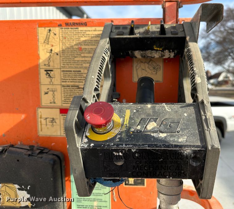 image for item DR5014 2004 JLG 3246ES  scissor lift