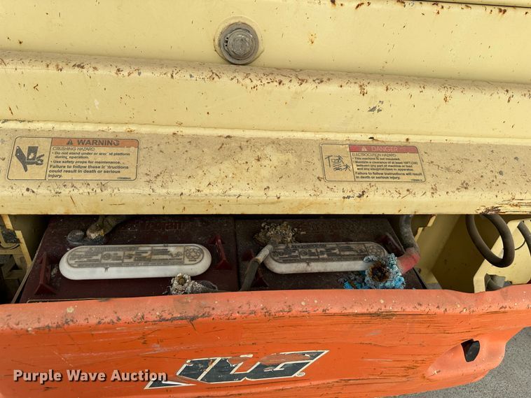 image for item DR5014 2004 JLG 3246ES  scissor lift