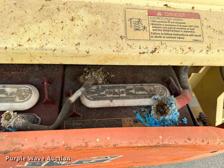 image for item DR5014 2004 JLG 3246ES  scissor lift