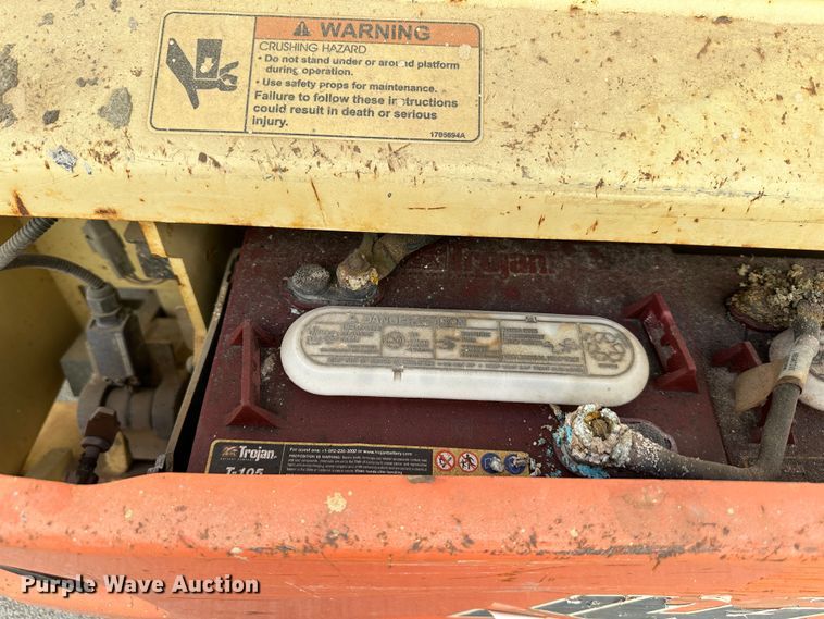 image for item DR5014 2004 JLG 3246ES  scissor lift