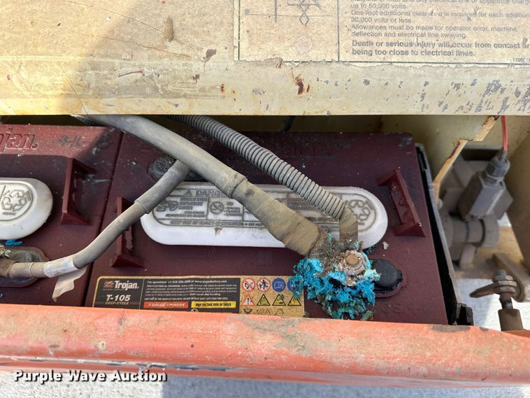 image for item DR5014 2004 JLG 3246ES  scissor lift