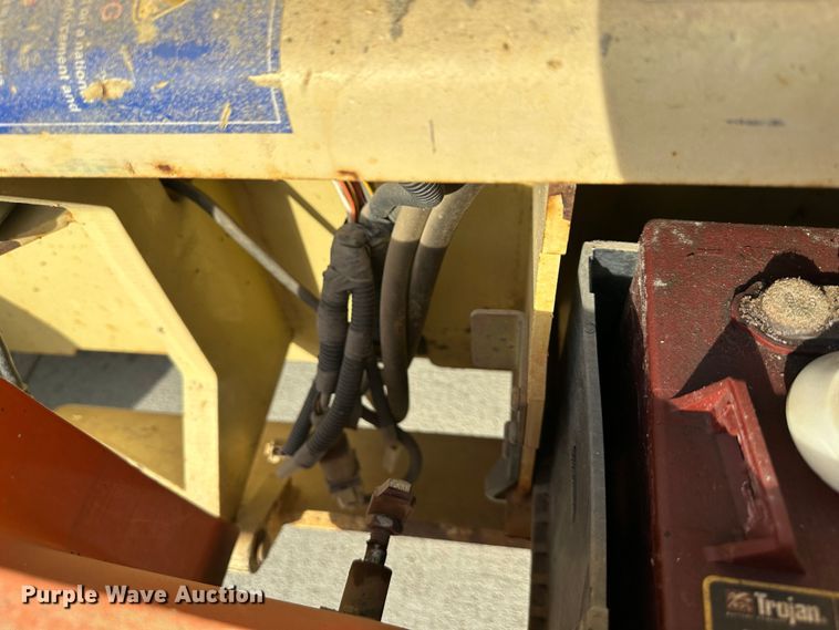 image for item DR5014 2004 JLG 3246ES  scissor lift