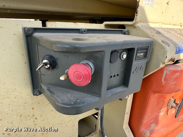 image for item DR5014 2004 JLG 3246ES  scissor lift