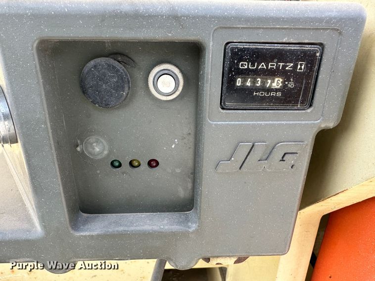 image for item DR5014 2004 JLG 3246ES  scissor lift