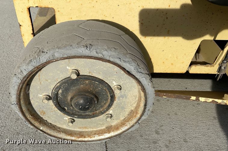 image for item DR5014 2004 JLG 3246ES  scissor lift