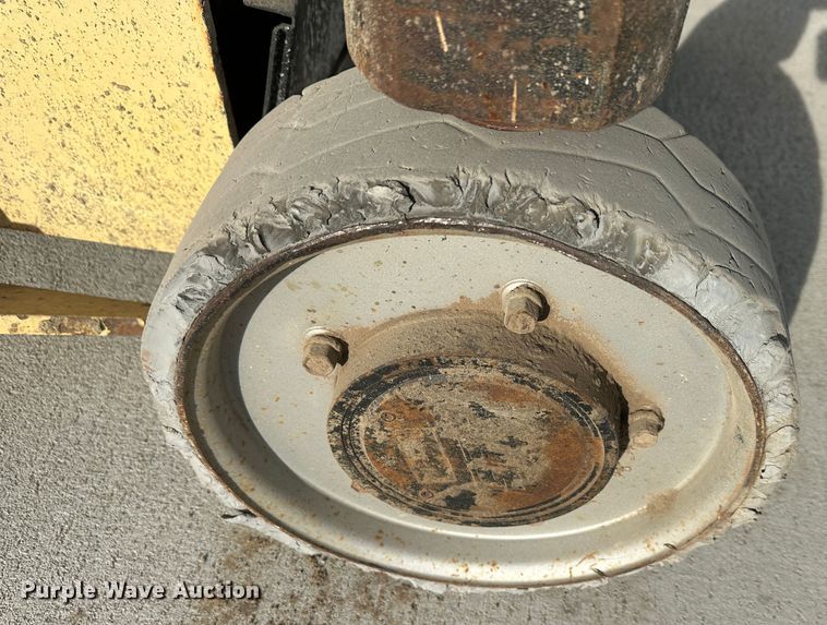 image for item DR5014 2004 JLG 3246ES  scissor lift