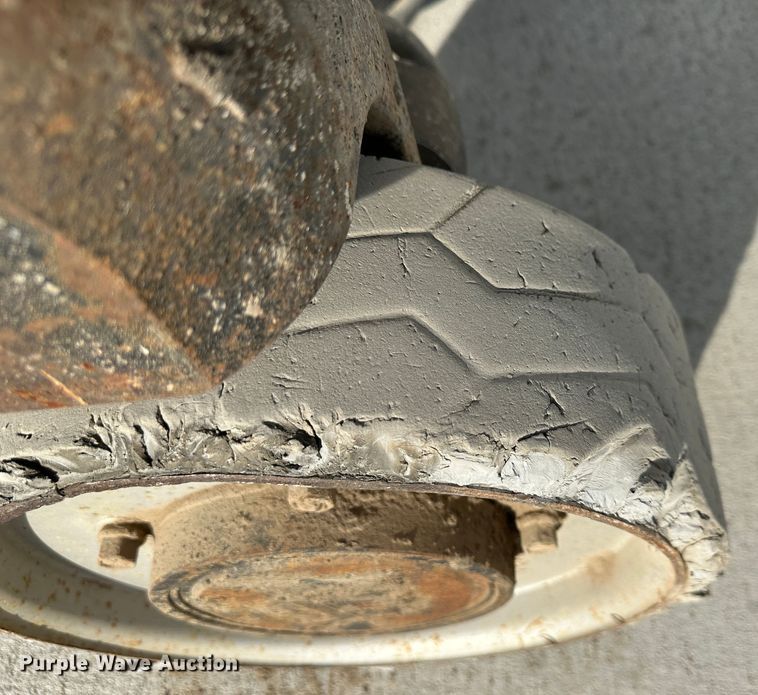 image for item DR5014 2004 JLG 3246ES  scissor lift