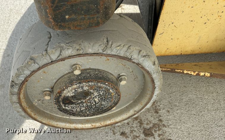 image for item DR5014 2004 JLG 3246ES  scissor lift