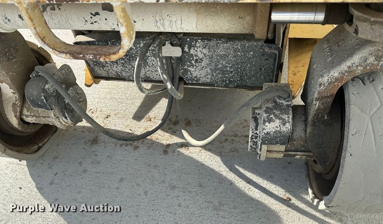 image for item DR5014 2004 JLG 3246ES  scissor lift