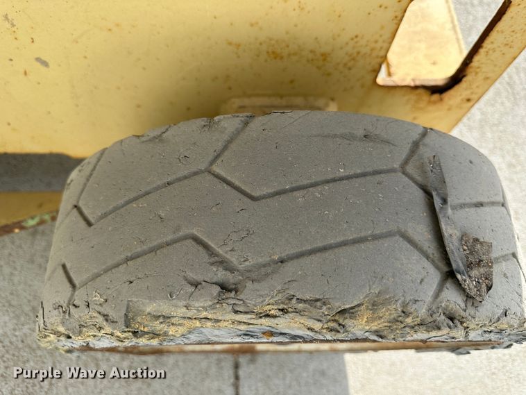 image for item DR5014 2004 JLG 3246ES  scissor lift