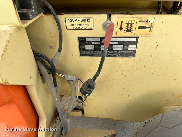 image for item DR5014 2004 JLG 3246ES  scissor lift