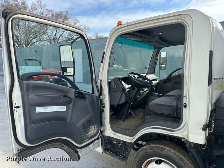 image for item DR5021 2008 Isuzu NQR  flatbed truck