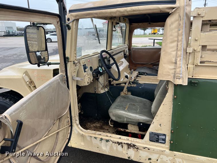 image for item DS2804 Am General M-1097R1 HMMWV  SUV