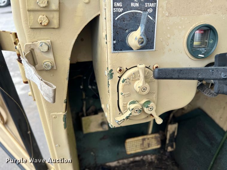 image for item DS2804 Am General M-1097R1 HMMWV  SUV