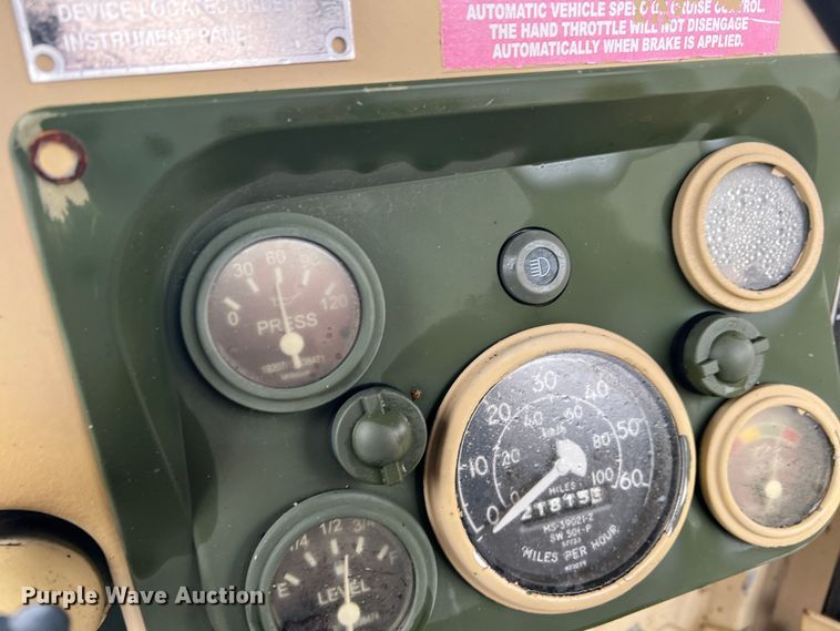 image for item DS2804 Am General M-1097R1 HMMWV  SUV