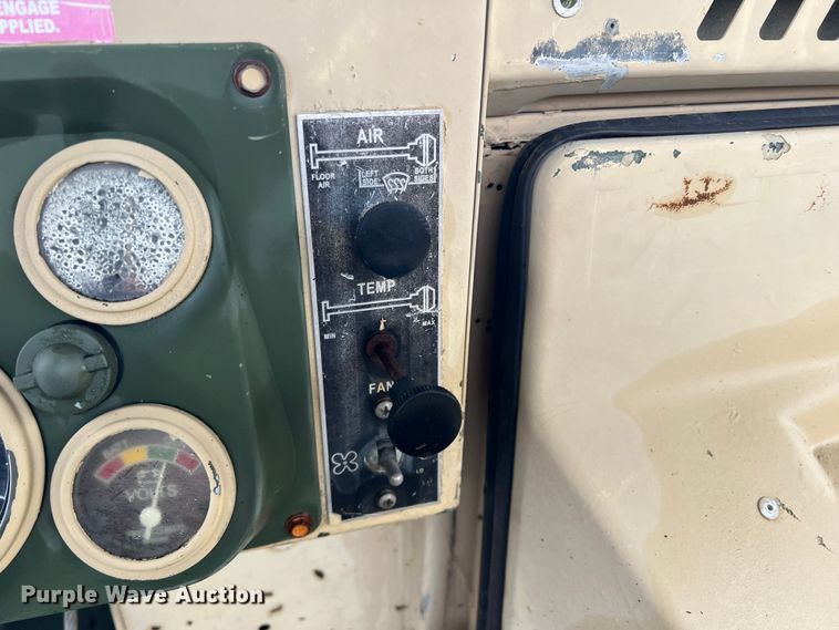 image for item DS2804 Am General M-1097R1 HMMWV  SUV