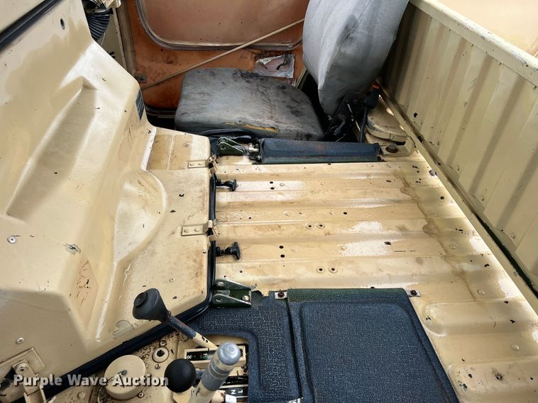 image for item DS2804 Am General M-1097R1 HMMWV  SUV