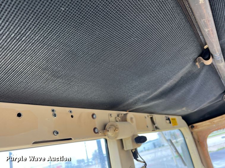 image for item DS2804 Am General M-1097R1 HMMWV  SUV