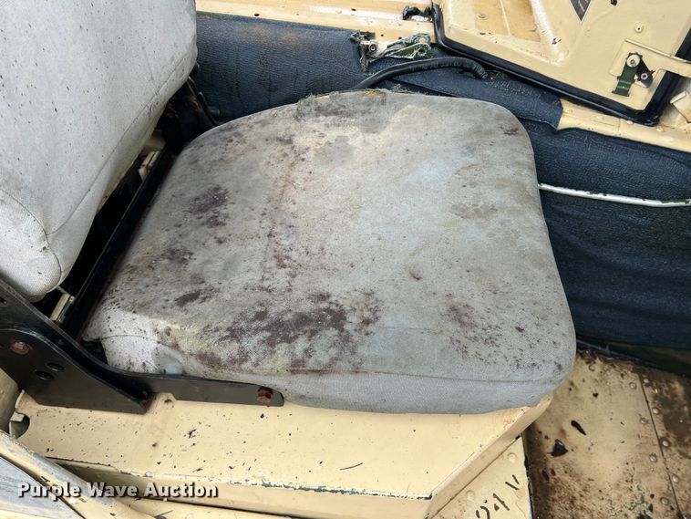 image for item DS2804 Am General M-1097R1 HMMWV  SUV