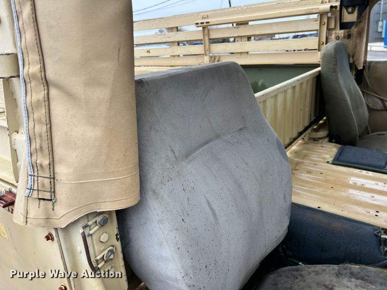 image for item DS2804 Am General M-1097R1 HMMWV  SUV