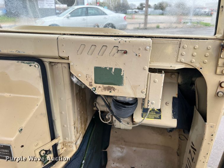 image for item DS2804 Am General M-1097R1 HMMWV  SUV