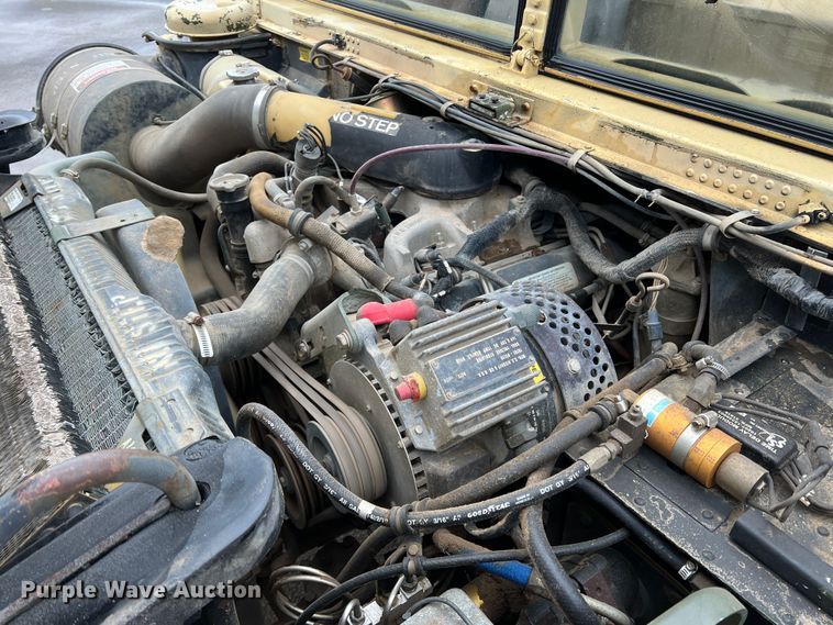 image for item DS2804 Am General M-1097R1 HMMWV  SUV