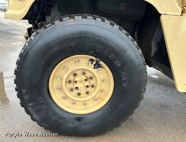 image for item DS2804 Am General M-1097R1 HMMWV  SUV