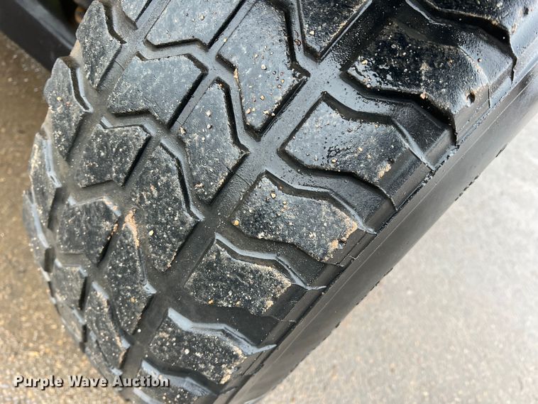 image for item DS2804 Am General M-1097R1 HMMWV  SUV