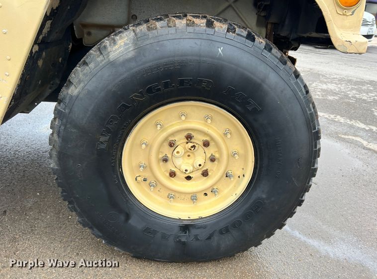 image for item DS2804 Am General M-1097R1 HMMWV  SUV