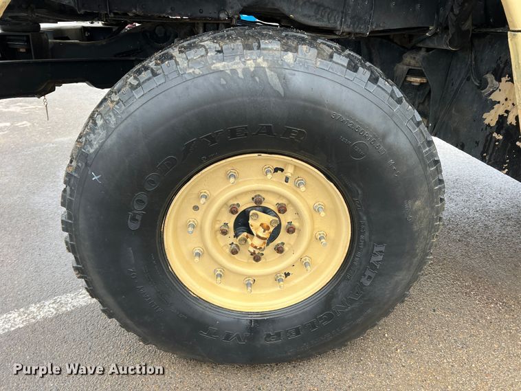 image for item DS2804 Am General M-1097R1 HMMWV  SUV