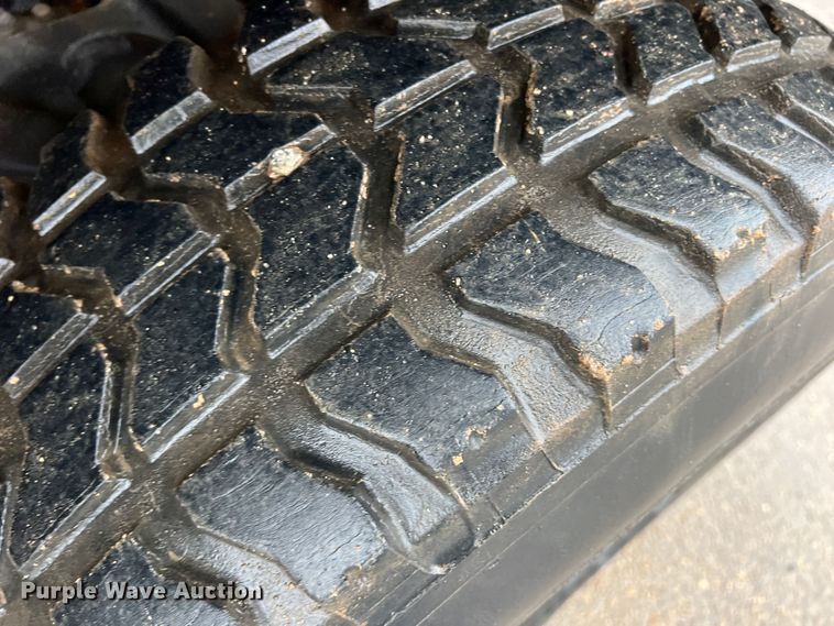 image for item DS2804 Am General M-1097R1 HMMWV  SUV