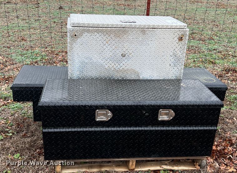 image for item DS2820 (3) toolboxes